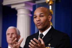 제롬 애덤스 미 의무총감이 지난 2일 백악관에서 신종 코로나바이러스 감염증(COVID-19) 대응 테스크포스(TF) 브리핑을 하고 있다.