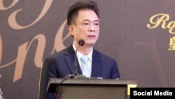 រូបឯកសារ៖ លោក គិត ធាង គឺជា​បង​ប្រុស​​បង្កើត​​របស់​អ្នក​ឧកញ៉ា​ គិត ម៉េង ដែល​ជា​អ្នក​មាន​លំដាប់​ខ្ពស់​មួយ​រូប​នៅ​កម្ពុជា​ និង​ជា​ប្រធាន​ក្រុមហ៊ុន Royal Group ដែល​បាន​បោះទុន​​វិនិយោគ​លើ​វិស័យ​ជាច្រើន​ មាន​ទាំង​វិស័យ​ទូរគមនាគមន៍​ ​សេវាកម្ម ​និង​អចលនទ្រព្យ។