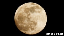 រូបឯកសារ៖ ព្រះច័ន្ទពេញវង់ មើលពីរដ្ឋធានីវ៉ាស៊ីនតោន។