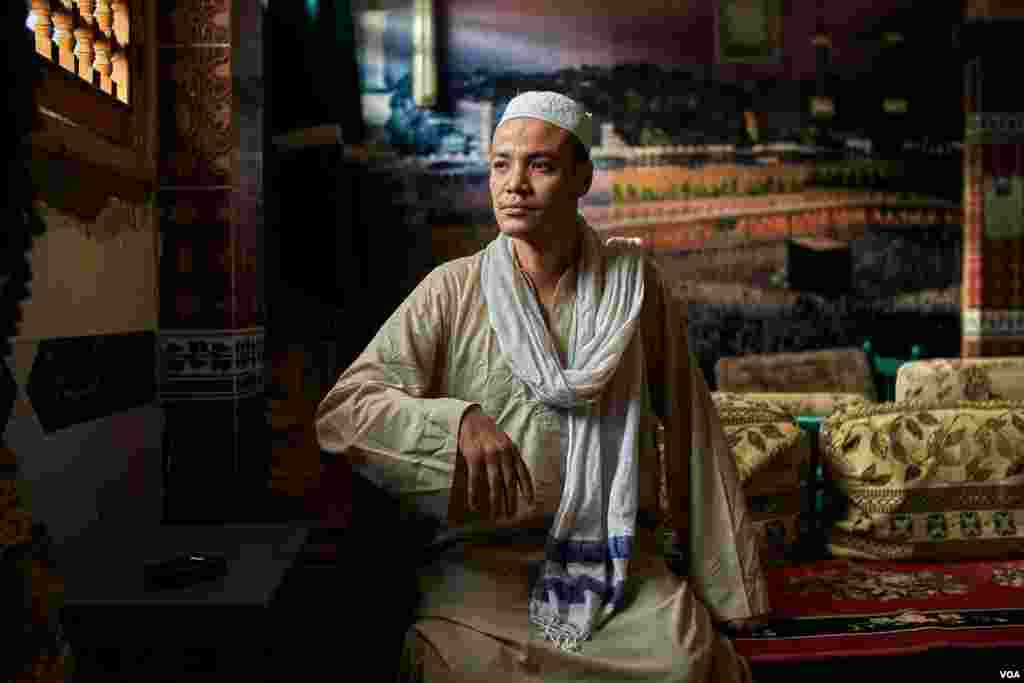 Fawzi, who made the pilgrimage to Humaithera, says, “the revenue from the pilgrimage to Mecca should be used in religious purposes only, not in political agendas or killing opponents of the Saudi regime.” (H. Elrasam/VOA)