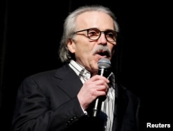 미국 타블로이드 신문 '내셔널 인콰이어러'를 소유한 AMI 데이비드 페커 최고경영자.