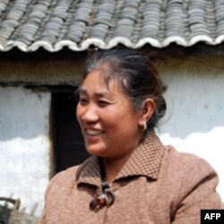 岳家邻居罗女士