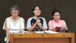 Koordinator Nasional PHI (tengah) Ellen Nugroho dalam konferensi pers, di kantor YLBHI, Jakarta, Selasa, Desember 2019. (Foto: VOA/Ghita).