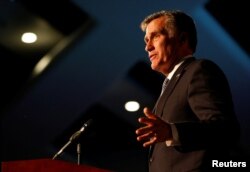 밋 롬니 전 매사추세츠 주지사가 지난 2월 유타주 프로보에서 열린 '유타 카운티 공화당 링컨 데이 디너' 에서 연설하고 있다.