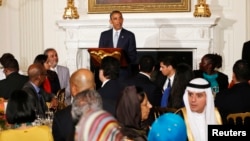 Presiden AS Barack Obama memberikan sambutan saat menjadi tuan rumah bagi buka puasa bersama (Iftar) di Gedung Putih, Senin (14/7).