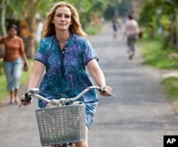 Julia Roberts as "Elizabeth Gilbert" in Columbia Pictures' EAT, PRAY, LOVE
