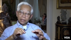 លោក​ ទេស សារឿម ប្រធាន​សមាគម​រក្សាមរតក​ខ្មែរ​ក្នុង​សហរដ្ឋអាមេរិក ផ្តល់​បទសម្ភាសន៍​ជាមួយ​វីអូអេ នៅ​គេហដ្ឋាន​របស់​លោក ថ្ងៃទី២៦ ខែឧសភា ឆ្នាំ២០១៧។ (សាយ មុន្នី/VOA)