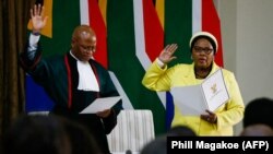 La ministre sud-africaine de la défense Nosiviwe Mapisa-Nqakula prête serment à Pretoria, le 30 mai 2019.