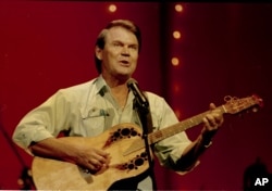 Country star Glen Campbell is seen performing, 1987.