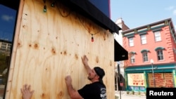 Stanovnici Severne Karoline pripremaju se za dolazak uragana Florens