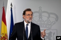 Spain's Prime Minister Mariano Rajoy speaks during a news conference at the Moncloa Palace in Madrid, Spain, Saturday, Oct. 21, 2017. (AP Photo/Paul White)