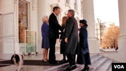 İnaqurasiya günü Bill və Hillari Klinton Ağ Evə gələndə Ana və Ata onları həqiqi mehribanlıq və istiliklə qarşıladılar.