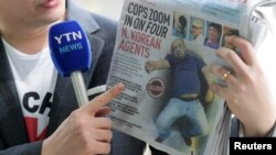 지난 13일 피습 직후 공항 의무실에서 쓰러진 김정남의 사진이 말레이시아 매체 표지에 실려있다.