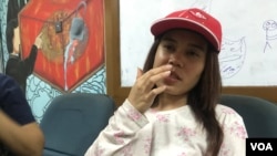 Monika asal Kalimantan Barat, tinggal 10 bulan di China dan dipaksa bekerja tanpa upah serta mengalami kekerasan seksual. (VOA/Rio Tuasikal)