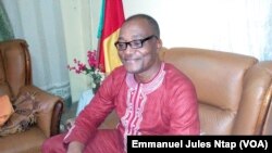 Docteur Hilaire Kamga, secrétaire permanent et porte-parole de la plate forme de la société civile pour la démocratie, le 28 juillet 2017. (VOA/Emmanuel Jules Ntap)