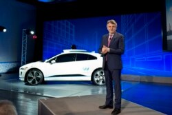 Jaguar I-Pace dalam sebuah pameran mobil di New York,, 27 Maret 2018.