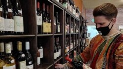 Dejvid Vils, menadžer prodavnice alkohola "UnWined" kojoj je od početka epidemije u SAD skočio profit za više od 30%.