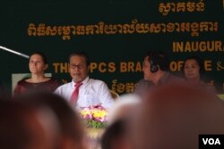 លោក​បណ្ឌិត​ ​សុត ផ្លាយង៉ាម​ ដែល​មាន​ស្រុក​កំណើត​នៅ​ខេត្ត​បាត់​ដំបង ​គឺ​ជា​សកម្មជន​សន្តិភាព​ និង​ជា​ស្ថាបនិក​នៃ​សារមន្ទីរ​សន្តិភាព​កម្ពុជា​មួយរូប។