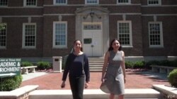 Marvi Ali sa sestrom Zarom ( Foto: VOA/E. Sarai)