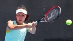 Petenis asal China Peng Shuai berlatih di Melbourne Park, Australia, pada 13 Januari 2019, dalam persiapan menuju turnamen Australia Terbuka. (Foto: Reuters/Adnan Abidi)