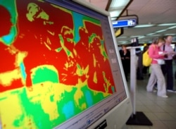 Thermal scanner atau pemindai suhu tubuh di bandara internasional Ngurah Rai, Denpasar, Bali (foto: dok).
