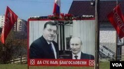 დოდიკისა და პუტინის ბანერი ბანია ლუკაში