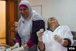 Though it was not easy at first, cooking together has helped women from the Bab Al-Tebbeneh and Jabal Mohsen bond, December 2014. (J. Owens / VOA)