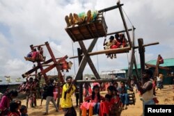 چاہے پناہ گزین کیمپ ہی کیوں نہ ہو، بچے تو عید پر اپنے ارمان پورے کرتے ہیں۔ 22 اگست 2018