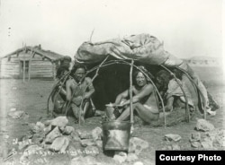 This 1898 photo shows a group of Dakota tribe members posing for the camera inside a sweat lodge. The raised coverings indicate that a sweat ceremony is not underway. Courtesy: National Archaeological Archives, Smithsonian Institution
