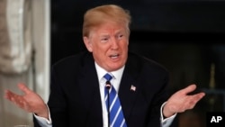 Presiden Amerika Serikat Donald Trmup mengumumkan rencana bidang infrastruktur di Gedung Putih, Washington, 12 Februari 2018. 