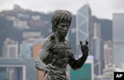 مجسمه بروس لی