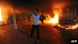 日本首相安倍晋三12月26日在神道祭司的引领下参拜东京的靖国神社。