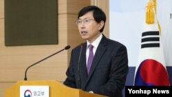 조준혁 한국 외교부 대변인이 16일 서울 외교부 청사에서 유엔총회 3위원회의 북한 인권 결의안 채택 관련 논평을 하고 있다.