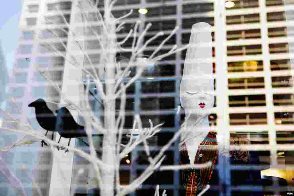 A high end boutique near the old Holiday Inn, where the Lebanese Army parks armored personnel carriers. (VOA/V. Undritz)