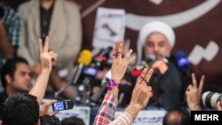 Rohani Hassan, salah satu kandidat Presiden Iran dalam pilpres berbicara di hadapan pendukungnya (foto: dok). 