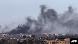 가자지구 남부 칸 유니스에 대한 이스라엘군의 공습으로 연기가 피어오르고 있는 모습. (자료 사진)
