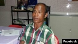 រូបឯកសារ៖ លោក​​​ ហេង សុខ​ វ័យ​ ៤៨​ ឆ្នាំ​ តំណាង​ប្រជាពលរដ្ឋ​ចំនួន​៥០​ គ្រួសារ​ដែល​កំពុង​មាន​វិវាទ​ដី​ទំហំ​១០៣ ហិកតា​​​ ជាមួយ​ក្រុម​ហ៊ុន LYP Group ​របស់​លោក​ លី យ៉ុងផាត់​ សមាជិក​ព្រឹទ្ធសភា​គណបក្ស​ប្រជាជន​កម្ពុជា​ ត្រូវបាន​ចាប់​ខ្លួន​ កាលពីថ្ងៃ​សុក្រ​។ (រូបដកស្រង់ពីហ្វេសប៊ុក)