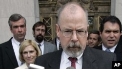 រូបឯកសារ៖ លោក John Durham ថ្លែង​ទៅ​កាន់​អ្នក​សារព័ត៌មាន កាល​ពី​ឆ្នាំ​២០០៦។