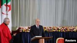 Le président algérien, Abdelmadjid Tebboune, prête serment lors d'une cérémonie d'assermentation à Alger, en Algérie, le 19 décembre 2019. REUTERS / Ramzi Boudina