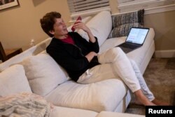 Scientist Carolyn Bertozzi talks with a reporter on the phone after winning one of three Nobel Prize in Chemistry at her home in Palo Alto, California, U.S. October 5, 2022. (REUTERS/Carlos Barria)