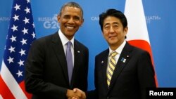 U.S. President Barack Obama (L) shakes hands with Japanese Prime Minister Shinzo Abe at the G20 Summit in St. Petersburg, Russia, Sept. 5, 2013.