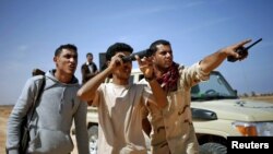 Des combattants libyens près de Sirte, Libye, mars 2015.