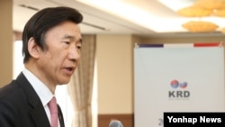 12일 서울에서 열린 2016년 제1차 한러대화 조정위원회의에서 윤병세 한국 외교부 장관이 격려사를 하고 있다.