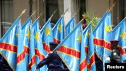 Le drapeau de la République démocratique du Congo, à Kinshasa, le 18 février 2006.