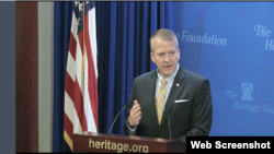 댄 설리번 미 상원의원이 26일 워싱턴의 헤리티지 재단에서 연설하고 있다.