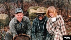 Anak-anak yang berburu pertama kali mendapat sertifikat "First Turkey" (Kalkun pertama) di negara bagian Missouri.