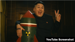 러시아 밴드 ‘리틀 빅(Little Big)’의 ‘롤리밤(Lollybomb)’ 유튜브 영상 스크린샷.