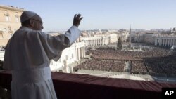 Paparoma yana dagawa mabiyansa hannu 