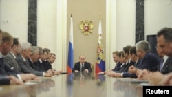 Russian President Vladimir Putin (C) chairs a meeting of the new Cabinet team in Moscow's Kremlin, May 21, 2012. 