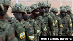 Tropas ruandesas partem para Moçambique para apoiar o país no combate à insurgência. Aeroporto Internacional de Kigali, Ruanda. 10 de Julho